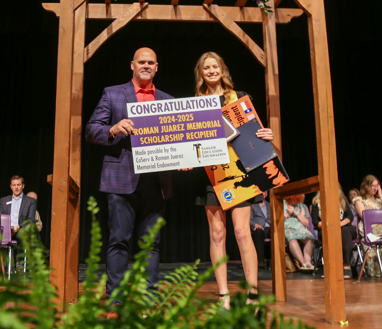 Sanger High School Senior Makynna Meeks received the Roman Juarez Memorial Scholarship from Shea Hassell, CoServ's Senior Vice President of Field Operations.